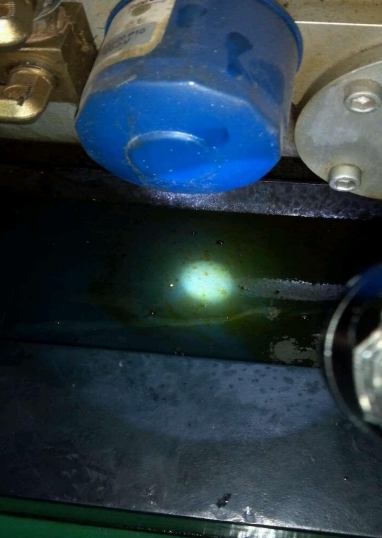 Below_pictures_show_a_oil_leakage_from_oil_cooling_system_of_a_dry_oil_free_air_compressor.png